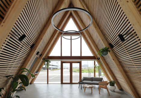 コミュニティ棟エントランス側