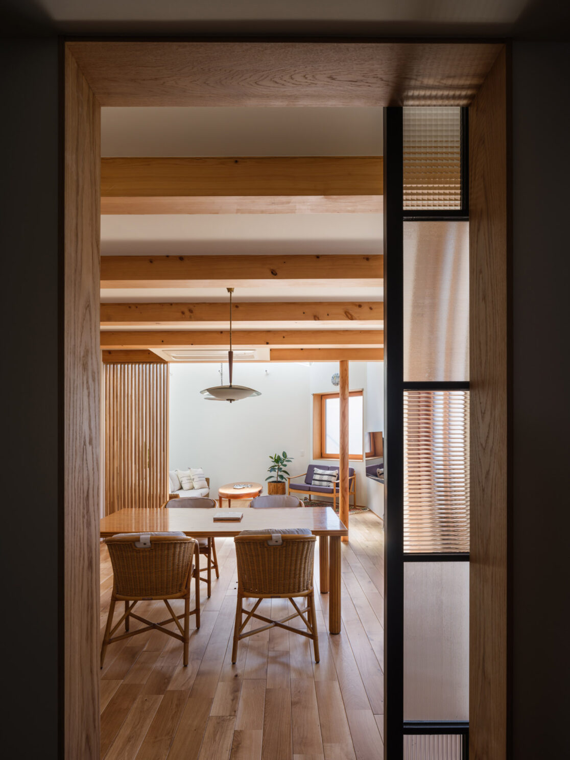 ダイニングからリビング