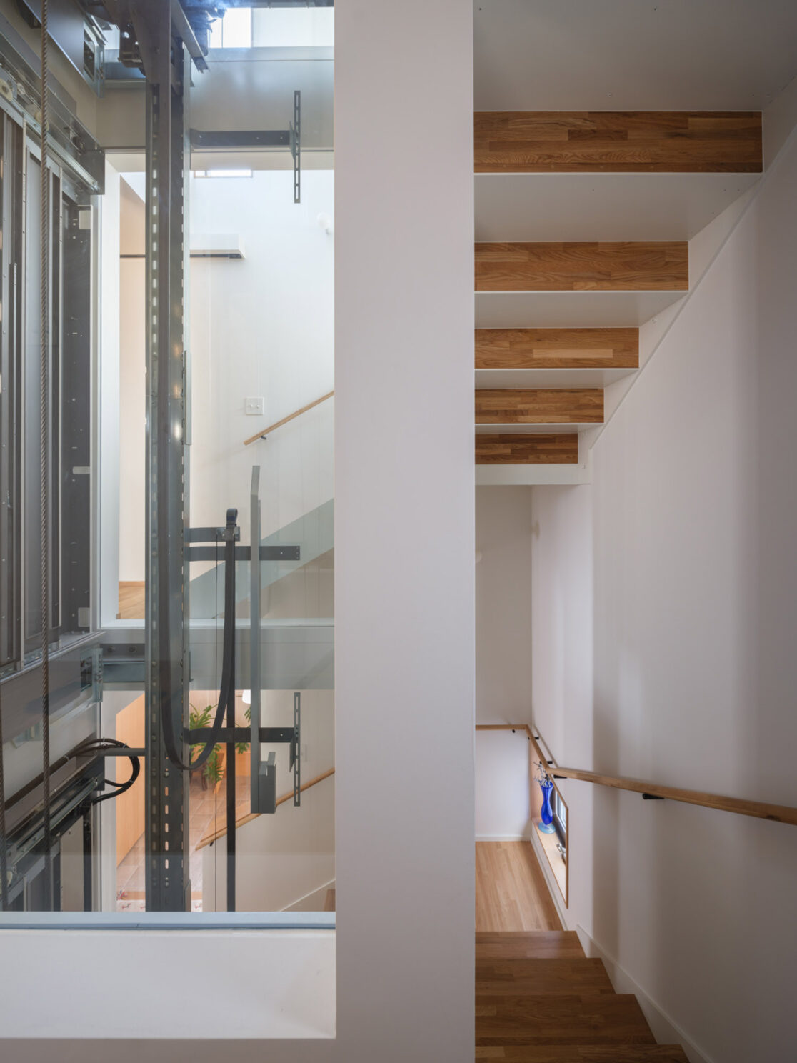 ガラス張りのEV